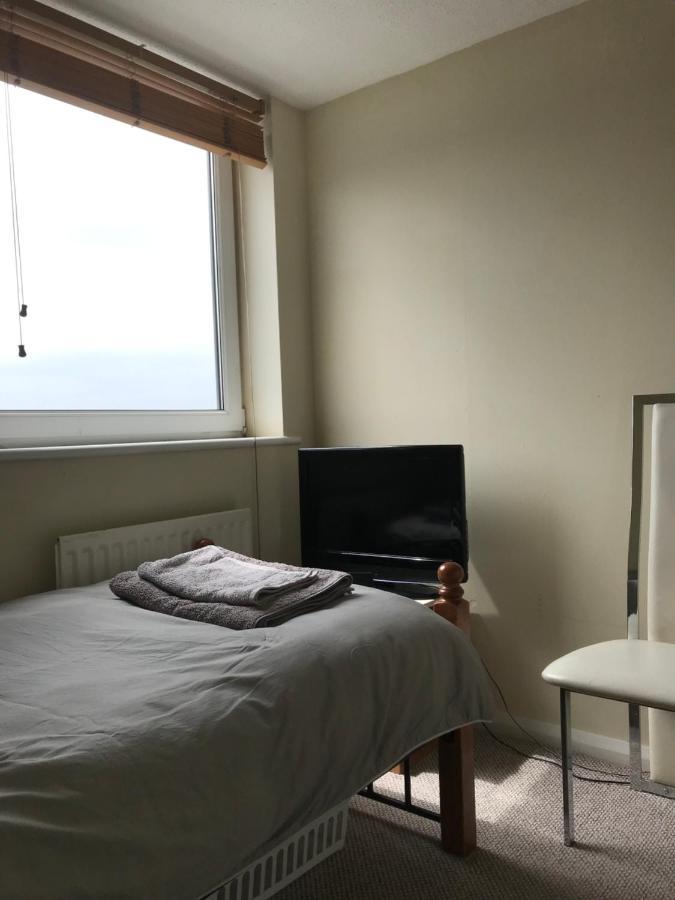 Single Bedroom In 2 Bedroom Bradbury Court Apartment Home-Share With Landlord * Belfast