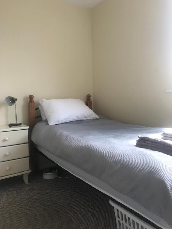 Single Bedroom In 2 Bedroom Bradbury Court Apartment Home-Share With Landlord Séjour chez l'habitant Belfast