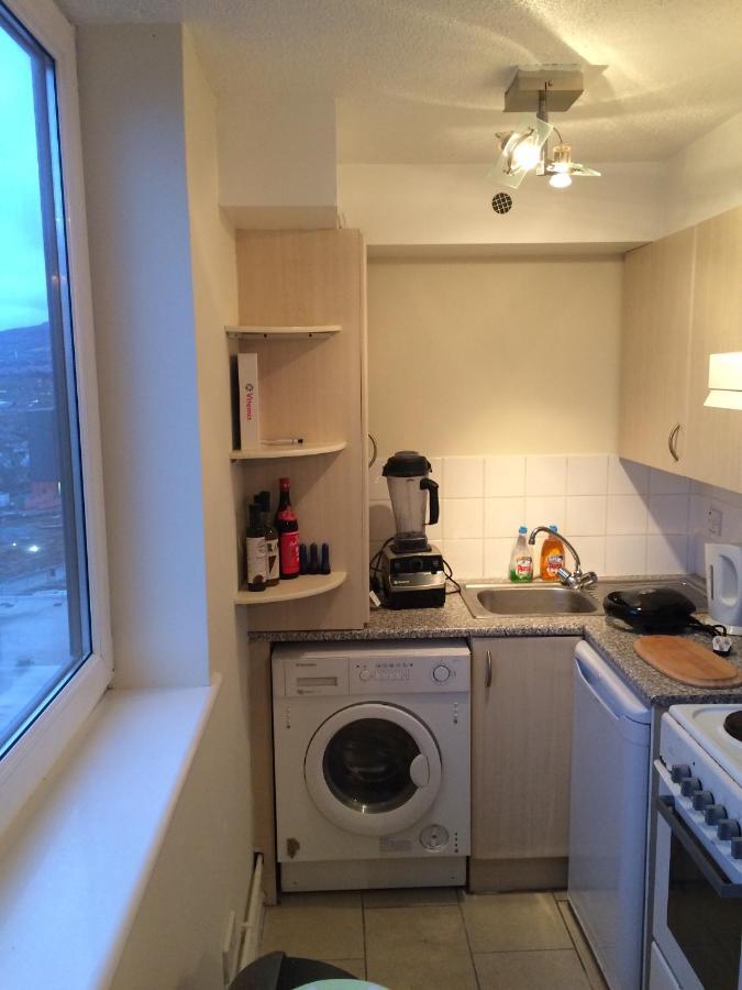 Séjour chez l'habitant Single Bedroom In 2 Bedroom Bradbury Court Apartment Home-Share With Landlord Belfast