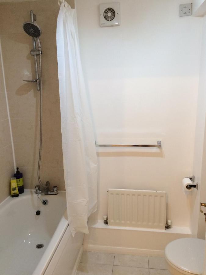 Single Bedroom In 2 Bedroom Bradbury Court Apartment Home-Share With Landlord Belfast